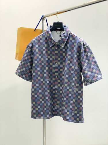 Louisvuitton 路易威登，2025春季最新款，专柜同步有售，原单狠货，时尚休闲短袖外套，上身很有特点！吸睛而有亮点，进口原版面料，顶级印花工艺字母图案