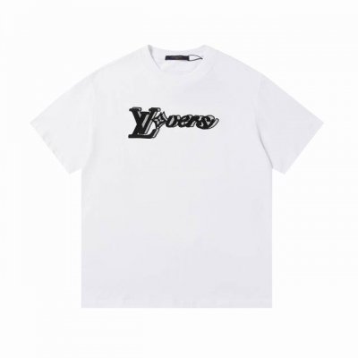 高版本 Louis Vuitton 路易威登刺绣灰黑字母短袖 克重纯棉面料，满身印花工艺，款式时尚 大气，面料舒适，做工严谨 ，走线工整。上身效果好 颜色：黑色