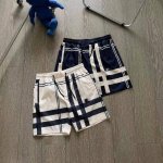 90 Burberry 巴宝莉新款夏季战马休闲沙滩裤短裤 夏日炎炎、短裤已然在销售上独领风骚了 这么舒适透气又恰好时髦的单品，且遇且珍惜 面料为客供聚酯纤维材质