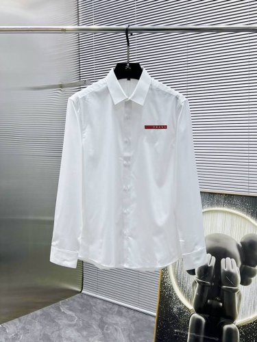 P170 普拉达 2025Ss新款长袖 衬衫 衬衣，高端版本！专柜定制面料 透气舒适度高，细节无可挑剔，品牌元素设计理念，体现高品质。手感细腻柔软！呈现休闲裁剪