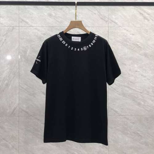 高版本Maisonmargiela 马吉拉 Mm6数字印花短袖，男女同款。 满满的高级感 性价比超高 手感超级柔软、细腻、柔软和不起球且不变形 G纯棉品质，后领