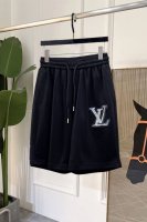 Lv 2025Ss夏季新款原单专柜休闲短裤 奢华经典品牌原版Logo配饰 专柜热销款 身穿着非常舒适 低调不失奢华 穿出去非常有档次 裤型款式和裁剪亦无需多言