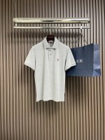 p190Ami Paris 爱心刺绣Polo衫，定制织梦蜂巢棉，胸前一抹鲜红爱心跃然其上 如同艺术品般点缀其间，与后部Ami 刺绣相得益彰增添品牌辨识度。采用进