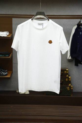 蒙口 25春夏新品胸前饰有拼色线迹Triple Ff凸纹刺绣标识短袖T恤，采用定制80支双股丝光棉面料；黑色 白色 S-Xxl T