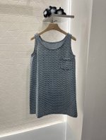 miumi*2025新品上架 牛仔提花背心裙 定制Yb斜纹棉牛仔材质 酵素水洗工艺 柔软舒适 直筒背心裙版型 通体套头全包裹设计 穿脱更方便 微A裁剪对身材包容