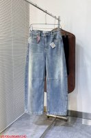 L140 Loloewe 25Ss月亮弯牛仔裤 定制典雅美纹粗斜牛仔料 质感卓越 舒适贴肤 以气球廓形为魂 膝盖之处 褶裥轻饰 层次感跃然而出 激光镭射技术 利