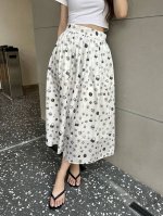 原版Cha......2025夏季新款时尚高腰印花半身裙 定制进口材质 质感光泽 垂顺有型 高腰半裙剪裁 通体山茶花菱格包等经典元素字母双C徽标图案 凸显品牌格