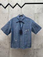 louis Vuitton 路易威登 25Ss新款短袖衬衫 regatta 图案描摹繁华港口之景 与当季航游主题巧妙呼应 精致刺绣于棉质青年布勾勒海上漂泊的小船