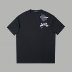 LV 25Ss早春新款 数码直喷印花短袖 轻奢主义 男女日常通勤穿搭必备单品 正确版本 欢迎对比 详细特征 320克 % 纯棉双纱汗布面料 同缸定染特种加粗32