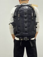 高版本品质 北面新款男女情侣同款双肩包 背包 专柜最新款同步发售北面三色双肩包 全刺绣Logo标志 肩带有插抠 可防止脱落 ，五金定制拉链头 带有北面Logo，