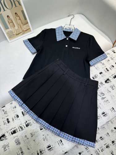 miumi* 25Ss新款翻领上衣+百折半裙套装 字母绣花装饰 拼接格子设计 两色三码 Sml