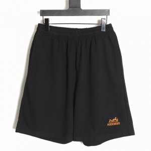 Hermes 爱马仕 24Ss 爱马仕刺绣短裤 比较基础百搭的一个款式 采用380G的纯棉面料制作 带有标识性的印花工艺 整体版型偏大上身舒适 现货秒发中 尺码