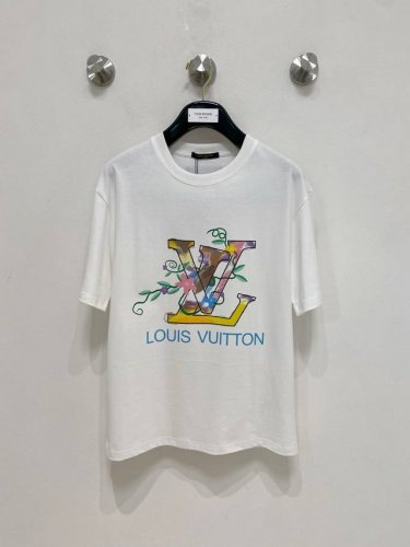 市场有仿版认准工艺和面料 25Ss驴家纯棉最新面料 最高版本 胸前字母标识图案涂鸦工艺经典标识图案Logo时尚简约潮流短袖，最顶级的品质专柜原单短袖，顶级制作工