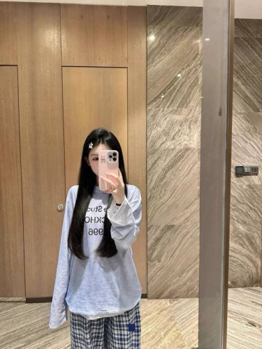 上新 Acne蓝莓渐变色防晒 这套蓝莓碎碎冰 收到手绝对顶级“惊喜” 整个一套套装 绝对穿搭届的“扛把子” 尺码：Sm S M 衣长 68 70 胸围 115