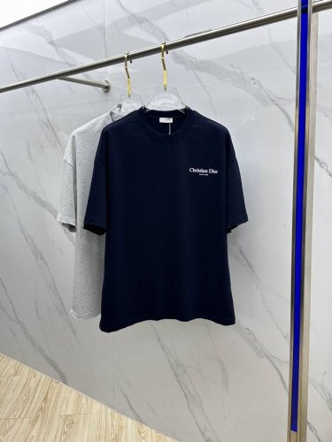 Christian Dior 迪奥 2025Fw春夏新品圆领打底外穿T恤，立体感Logo微廓形半袖，活性纯棉打底T恤，棉，手感面糯有骨感，柔而有韧性。工艺处理，