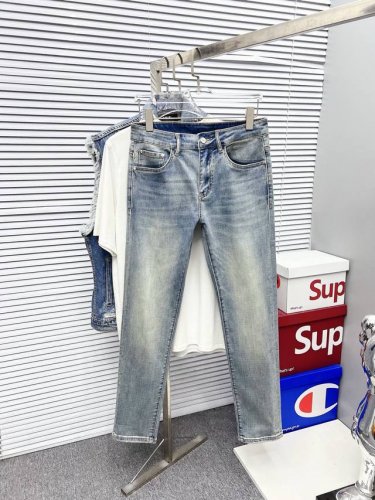 armani 阿玛尼 男士丹宁牛仔裤，官宣画册海报穿搭款！ 客供高级进口的丹宁原色面料，特选日本冈山纯正13Oz 盎司牛仔布料，重磅环保植物酵素水洗工艺，肌理有