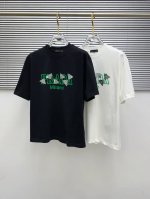 ss普拉达纯棉最新面料经典标识图案Logo时尚简约潮流短袖，最顶级的品质专柜原单短袖，顶级制作工艺进口面料，专柜款独特设计，采用进口高端订制面料。官网在售！面料
