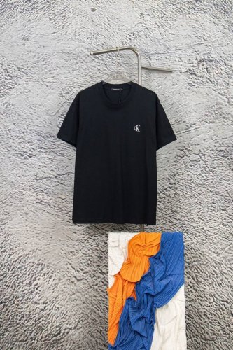 款号：Y115 Calvin Kleinck 男女情侣休闲圆领短袖T恤，印花+刺绣一体的工艺，成本增加耗时耗力。 莱卡面料质感非常细腻 手感柔软平滑 弹性最好