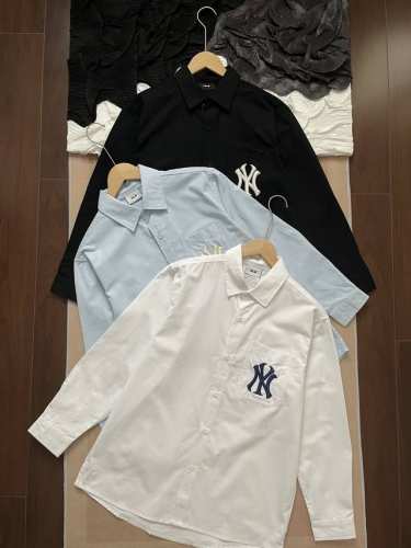 mlb Ny洋基队 Gw同步 简约潮流 Ny刺绣长袖衬衫 精选高支棉混纺面料，质地细腻柔软，亲肤透气，春秋季节穿着舒适无负担，兼具挺括感与垂坠感，打造利落剪裁效