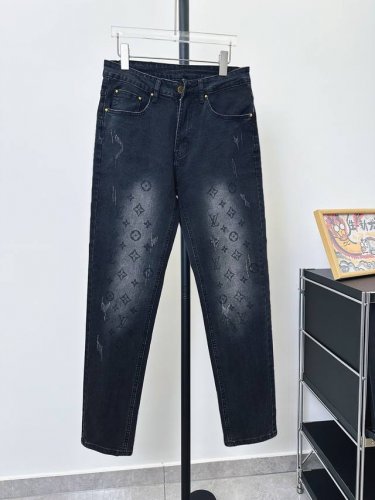 款号：D129 Louis Vuitton 路易威登 Lv水洗高级灰渐变老花Logo牛仔裤 原色酵母水洗工艺 精选重磅丹宁牛仔面料 纯棉 舒适亲肤 原版五金辅料