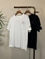 mon 蒙口2025新款 圆领 短袖 T恤 高端版本！专柜定制面料 透气舒适度高，细节无可挑剔，品牌元素设计理念，体现高品质。手感细腻柔软！呈现休闲裁剪，上身版