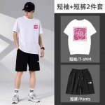 tnf北面新款短袖短裤运动套装！百搭不挑人！ 本款T恤采用纯棉面料！吸汗透气，贴身柔软！ 腰部松紧带抽绳，拉链口袋，运动時候可以放手机钥匙，非常方便！ 上身效果