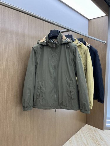 bbr 2610新款袖子可拆连帽夹克外套 马甲或者夹克外套随时切换 意大利进口面料时尚。欧洲专柜同步，上身更随意大方，专柜原版五金奢华高档定制新作！奢华品牌特质