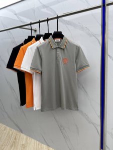 hermes*爱马仕 2025春夏新款男士标识短袖Polo衫，延续经典商务休闲翻领Polo恤.该款Polo衫采用丝光双面棉质珠地面料制成，隽永设计可跨越时尚潮流