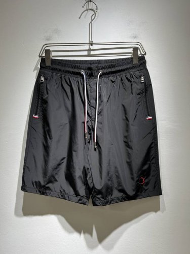 Moncler蒙家 2025春夏男女同款情侣款最新的贸易订单休闲短裤 全品相 网红款 裤腿采用Logo刺绣设计 上身舒适透气 不僵硬 整体有着丰富的立体感 品质