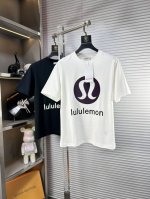 P220 lulu*露露 Ss25春夏新款短袖，顶级图案Logo，帅气时尚，简约百搭款。面料棉 不仅挺括，保持潮流的廓形，又穿着舒适，纱织更细腻 码数：S-Xx