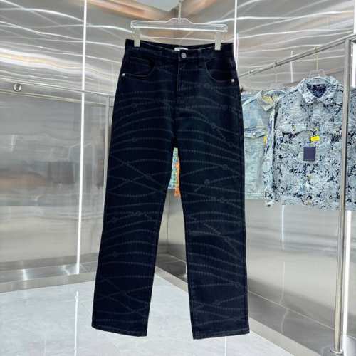 新款上架 L 2025春夏新款牛仔裤，小香风波点双C激光烧花工艺！原版开发定制面料！白富美必入单品。显瘦神器上身超好看！原版定制高织数有机纯棉牛仔质感柔软细腻！