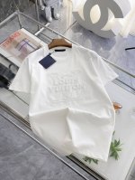 lv 高定面料 玉蚕丝般的丝滑 2025春夏新品上市时尚经典圆领短袖时尚单品设计，更加时尚舒适，高标准定制，上身非常有型，全新刺绣工艺 客供辅料，客供进口高档面