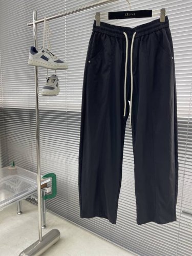 驴牌 2025春夏新款休闲裤！ 品牌经典Logo休闲裤 ，定制面料，舒适度极好，手触感强烈。辨识度极高，完美品相工艺。 尺码：M-3Xl