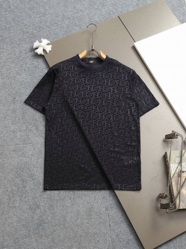 fendi 芬迪微宽版型Xs-L 新款独家限定 25年最新最顶级 高级冰丝提供绣字母Logo 精美重工艺 250克洗水面料T恤作为奢侈界的龙头，更是匠心独具的别