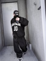 外套：8325# 裤子：8326# Balenciaga Basketball运动套装 最高版本 进口尼龙功能性面料，经纬三线混纺，手感舒适透气。采用3D立体剪