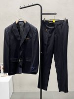 P820/套。Louis Vuitton路易威登Lv春秋新款西服套装，外贸公司订单 简约休闲西装外套，独家专供进口原版聚酯纤维面料，透气柔软保暖性很强，笔挺垂感