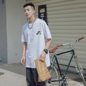 上新！夏季新品Vans万斯北极熊彩虹独角兽涂鸦卡通短袖T恤！设计增添趣味性！高密针织圆领设计，平整简约！亲肤透爽！面料的柔软性舒适性无可挑剔！男女均可驾驭，打破