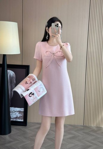 P270 连衣裙 2670夏装新款 爆款推荐 Miumiu同款连衣裙 定制款特种工艺设计 简单大气款式 不挑人 跑量款式 定制小香薄款面料 商场品质 主推款式