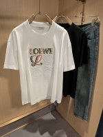 Loe*We罗*威 2025春夏新款男女同款短袖T恤，意大利原厂订单渠道，极具个性高级风，标志Logo图案刺绣工艺设计！情侣款纯棉短袖T恤！！最新时尚潮流人气产