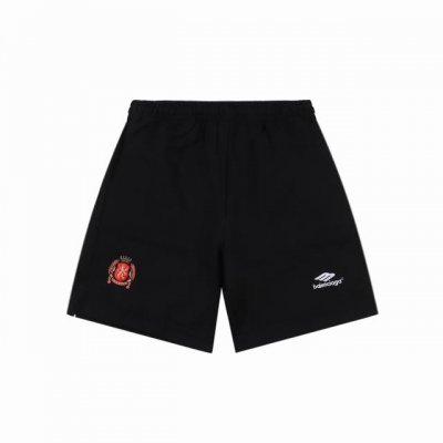 balenciaga 巴黎世家 Blcg 25Ss 曼联刺绣白条拼接短裤 轻奢主义 男女日常通勤穿搭必备单品 正确版本随意对比 详细特征 采用360克纯棉双纱鱼