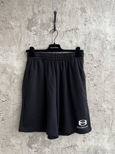 款号：G2188 Balenciaga巴黎世家 双环刺绣 24Ss 织带弹力刺绣Logo短裤 你的衣橱要一定要有一条日常出门随意套上，就很百搭又舒服的短裤！推荐