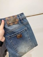 P250 Lv、最新品，专柜同步有售，原单狠货，水洗休闲牛仔裤，进口原版水洗弹力面料，舒适有弹性，原版五金辅料装饰Logo，版型超正，档次极高，专柜品质，上身时