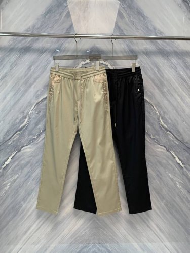 春夏新品代工厂p订单拉达直筒尼龙拼接口袋棉质直筒长裤 这款长裤主要采用棉质材料 舒适透气 适合四季穿着 尼龙拼接部分增强了耐磨性和时尚感 经典的直筒版型 裤腿线