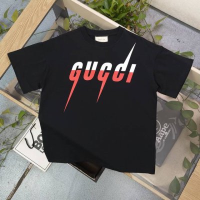 款号：Cx99019 高版本 2025春季新款Gucci古驰经典胸口闪电字母Logo图案印花休闲情侣宽松短袖T恤，独一无二的活性环保面料染色，32支双纱精梳纯棉
