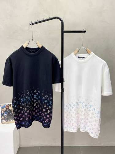 p260。Louis Vuitton路易威登独家专供新款原单男士休闲针织短袖 高端定制 高版本 时尚百搭爆款进口面料 手感超柔软细腻 穿着亲肤舒适 高端精品 代