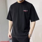 E984 Gv 纪梵希 新款字母印花双层重工短袖T桖 字母图案不管是T桖还是卫衣都是每年的爆款单品 前幅大面积印花采用大康丽数码印花机直喷 成本极高 经过多次的
