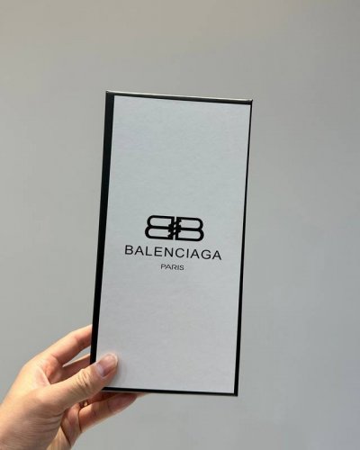巴黎世家Balenciaga男士内裤 一盒3条礼盒装！专柜最新的男士士爆款，绝对的明星款，礼盒装一盒3条！完全是官方正品一比一打造，原单纯棉面料，柔软亲肤！质量