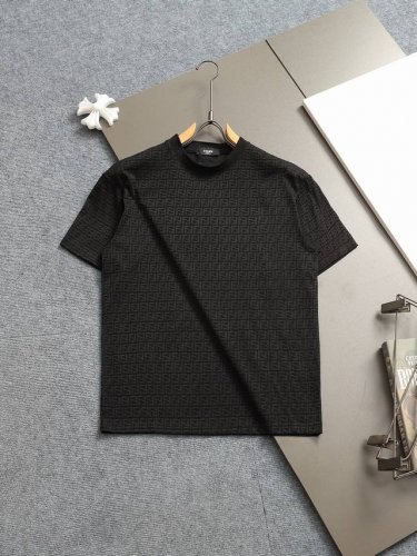 fendi 芬迪微宽版型Xs-L 新款独家限定 25年最新最顶级 华夫格提花绣字母Logo 精美重工艺 280克洗水面料T恤作为奢侈界的龙头，密扁机领成了其版型