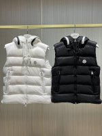 P440 最新Moncler 蒙口马甲羽绒背心 蒙家王牌尖货，镇店之宝 迟来的渠道好货好款！蒙口王牌渠道单，最经典最火爆尼龙羽绒连帽帽沿字母马甲羽绒背心 秒杀市