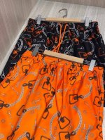 型号Hs001#，爱马家 2025春夏最新通体马具印花男士休闲短裤，也可作为游泳裤，沙滩裤穿着；经典抽绳式短裤，通体装饰各式马蹄马扣图案印花，彰显H家当仁不让的